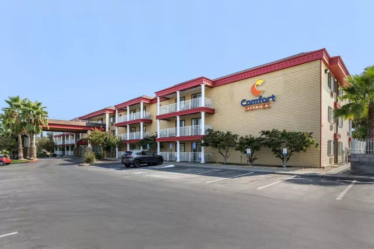 Comfort Suites Red Bluff near I-5 Exterior foto