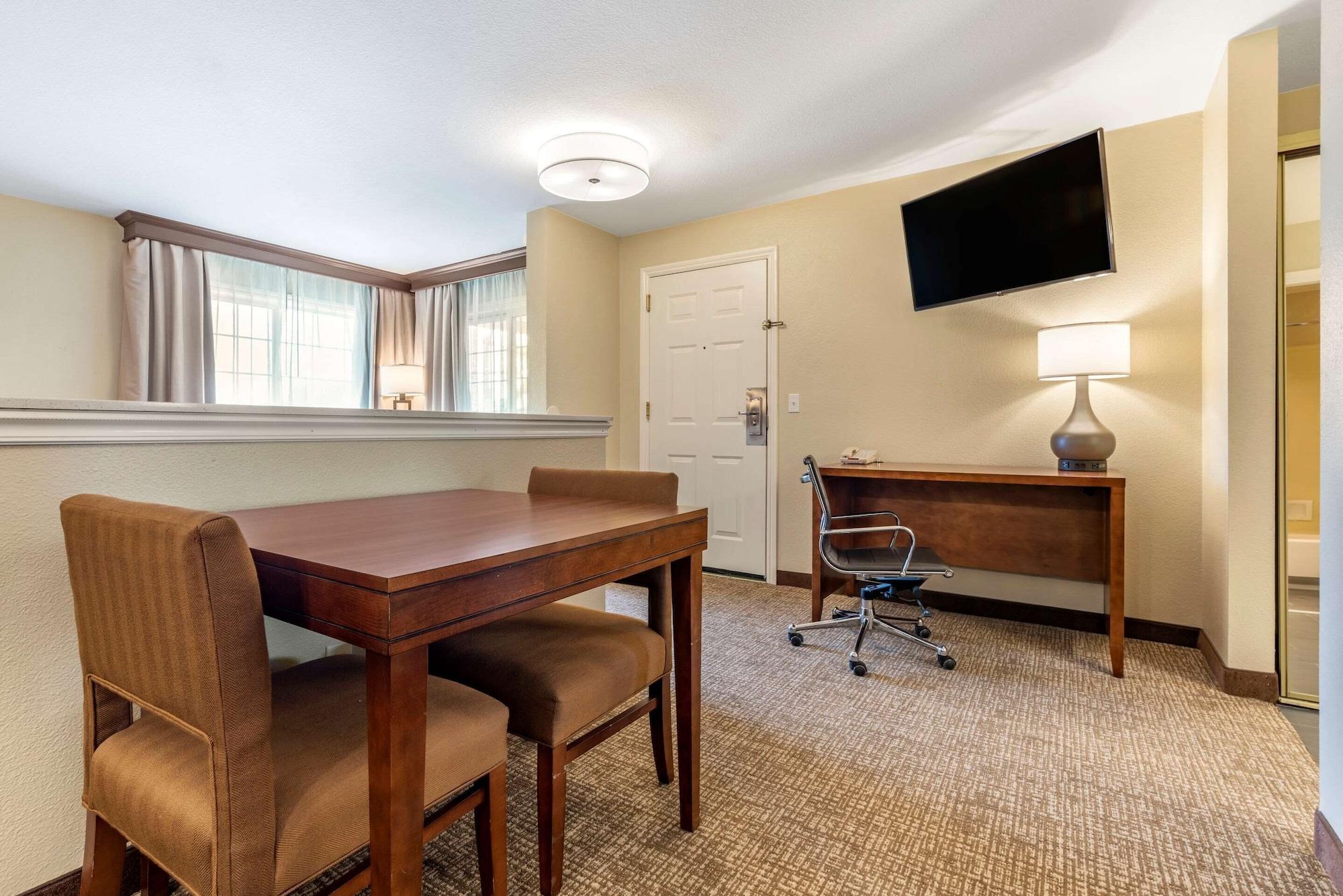 Comfort Suites Red Bluff near I-5 Exterior foto