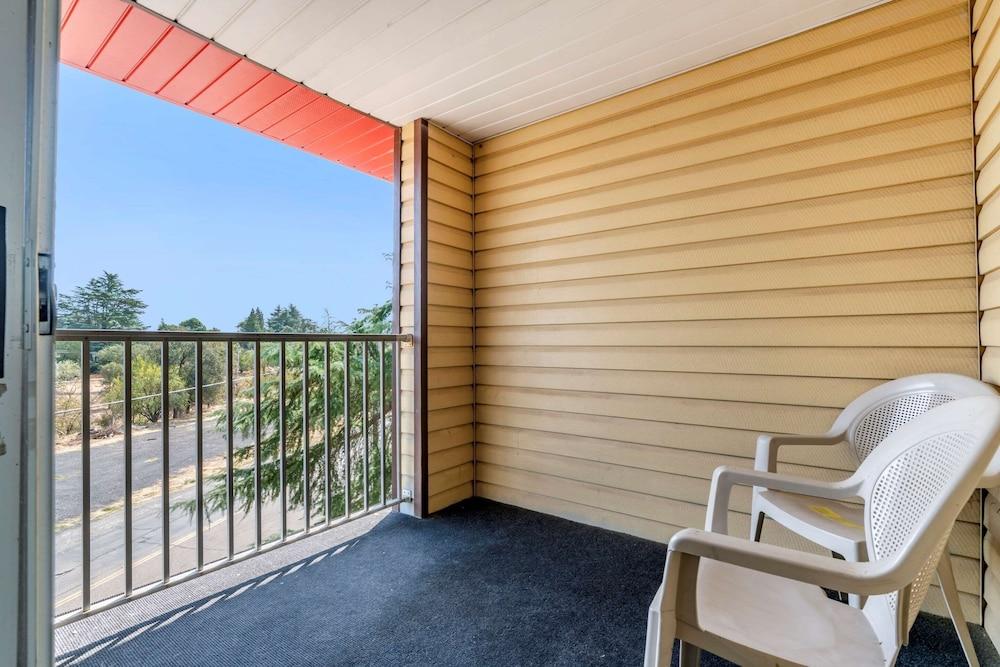 Comfort Suites Red Bluff near I-5 Exterior foto