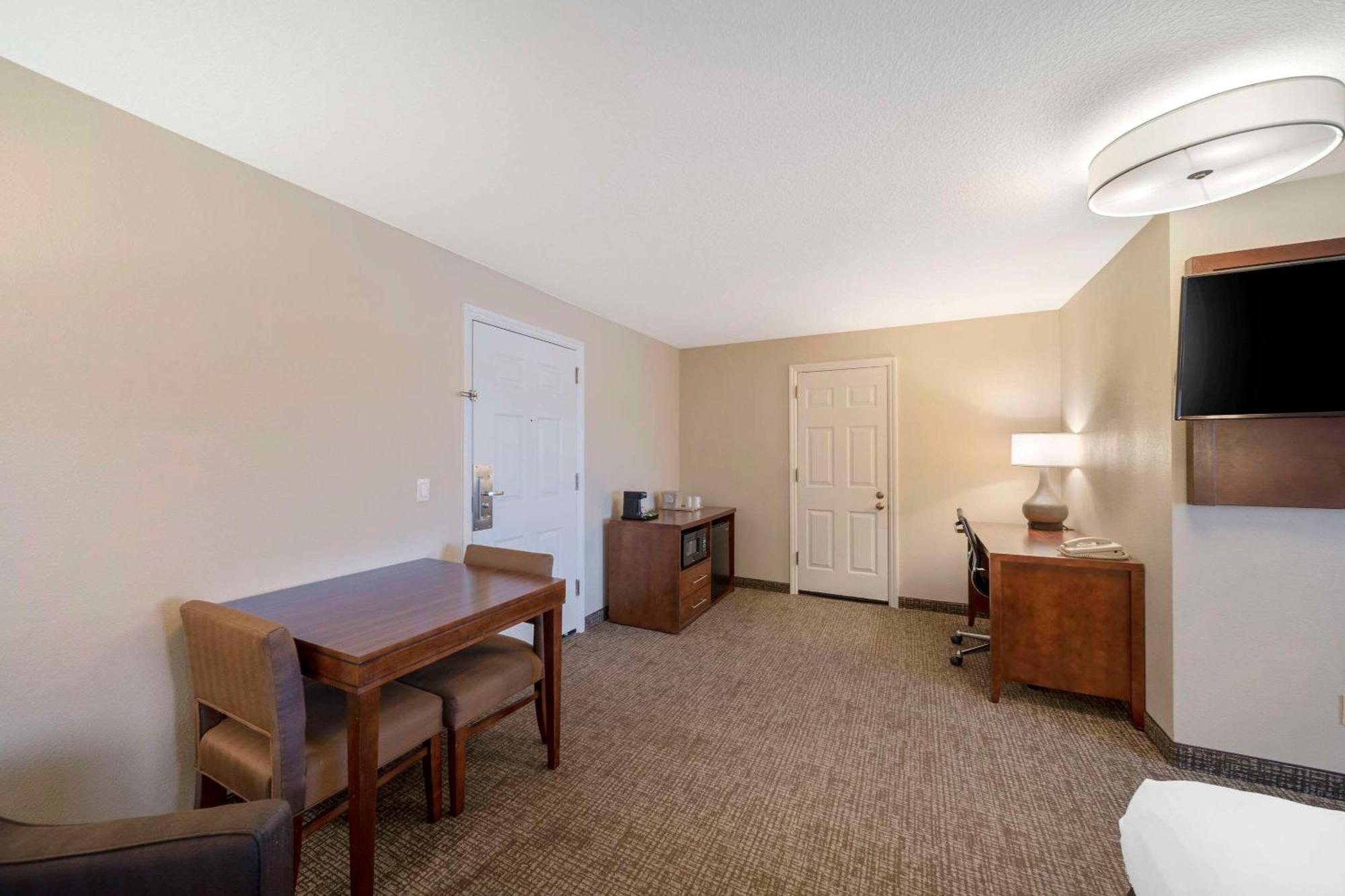 Comfort Suites Red Bluff near I-5 Exterior foto