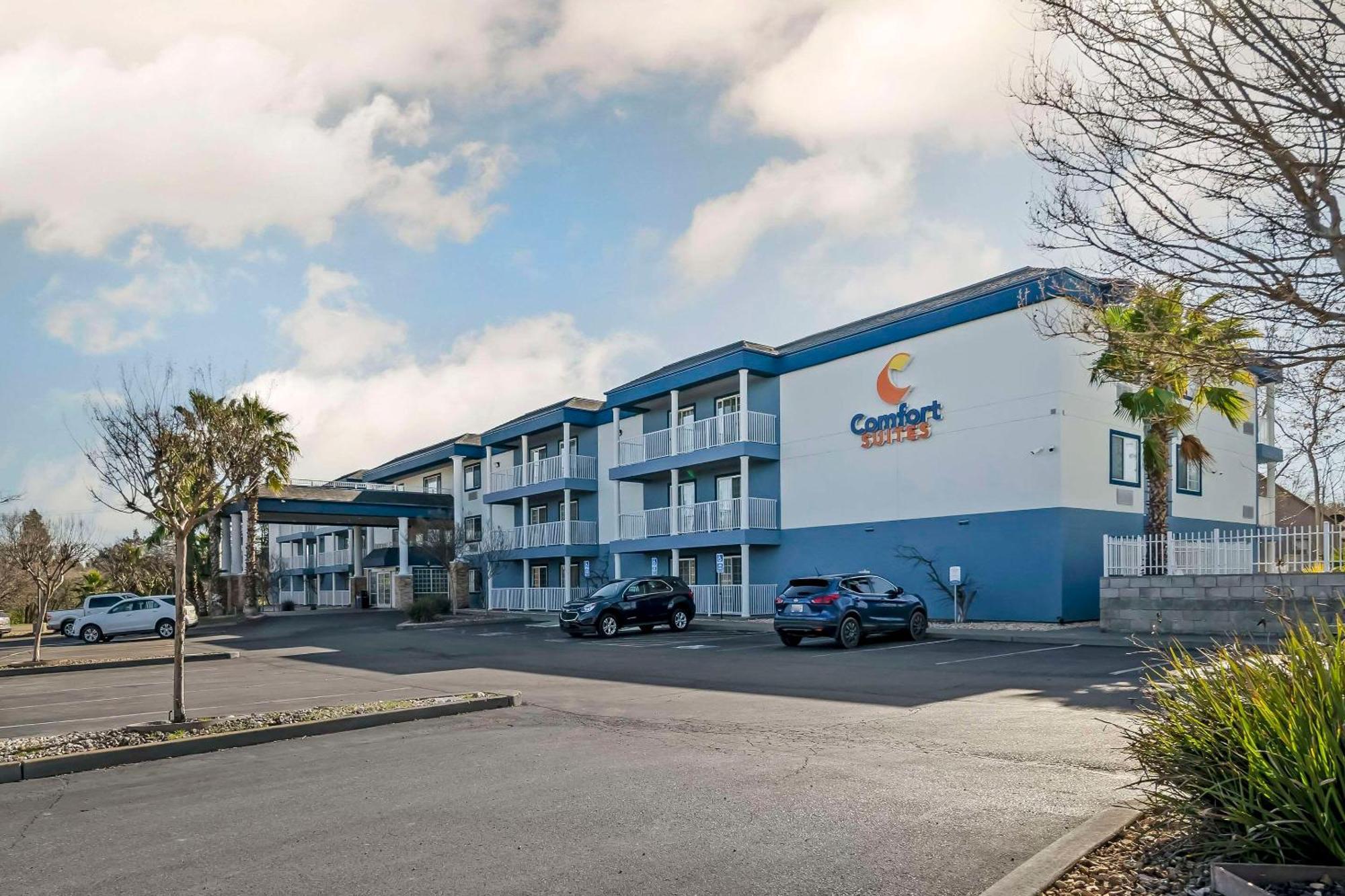 Comfort Suites Red Bluff near I-5 Exterior foto