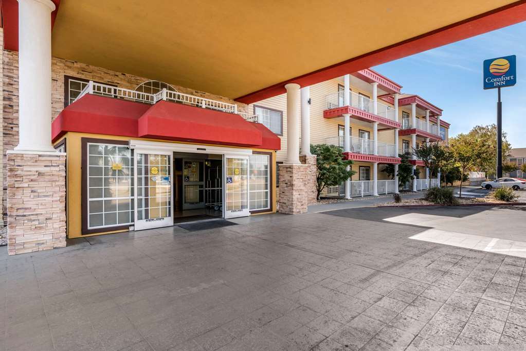Comfort Suites Red Bluff near I-5 Exterior foto
